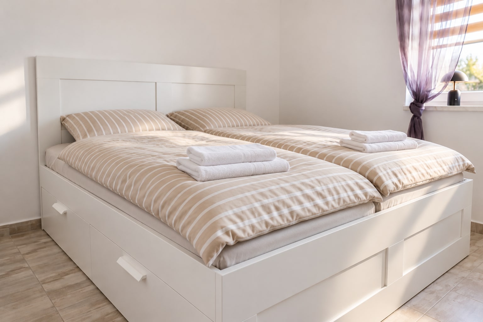 Komfortní ložnice s manželskou postelí a prémiovým ložním prádlem – Apartmány Panorama Bublava
